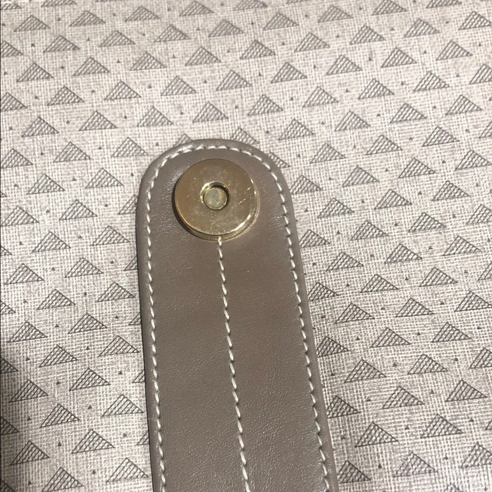 🦆Liz Claiborne Tan Accessory with Leather Trim🔺